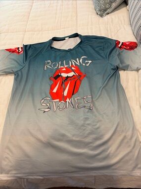 Mens Rolling StonesShort Sleeve Tee in Teal and Red. Size large.
